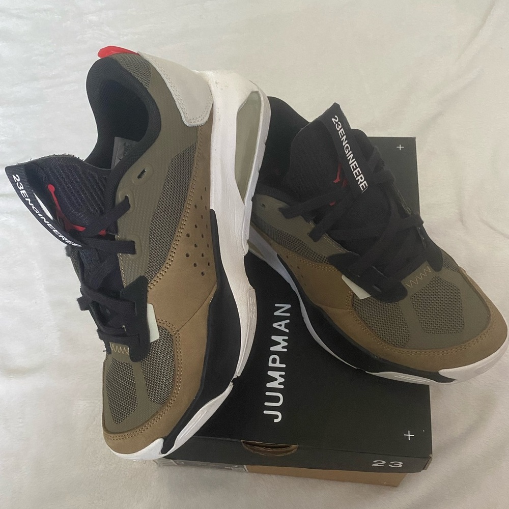 Women’s Jordan Air 200E